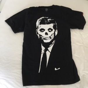 Ssur skull tee